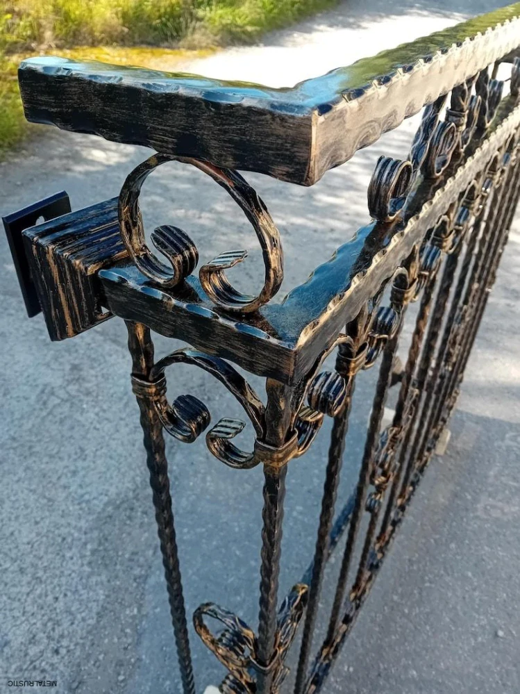 Kované zábradlie na francúzske okno – Francúzsky balkón z ocele, na mieru (výška 110 cm)