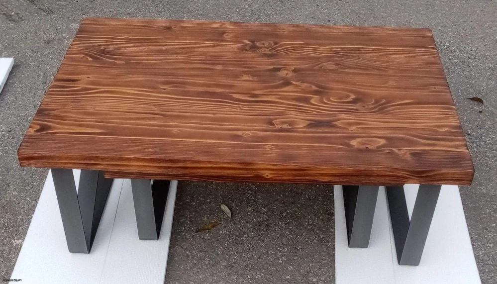 Menší konferenčný stolík 70 × 50 cm z masívu