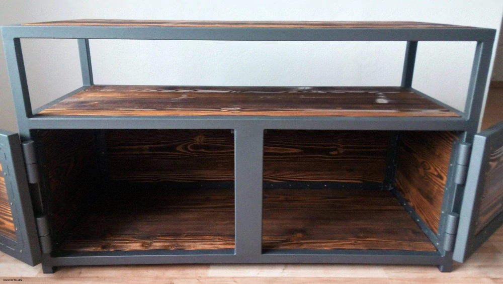 Vnútro skrinky TV stolíka bez dvierok