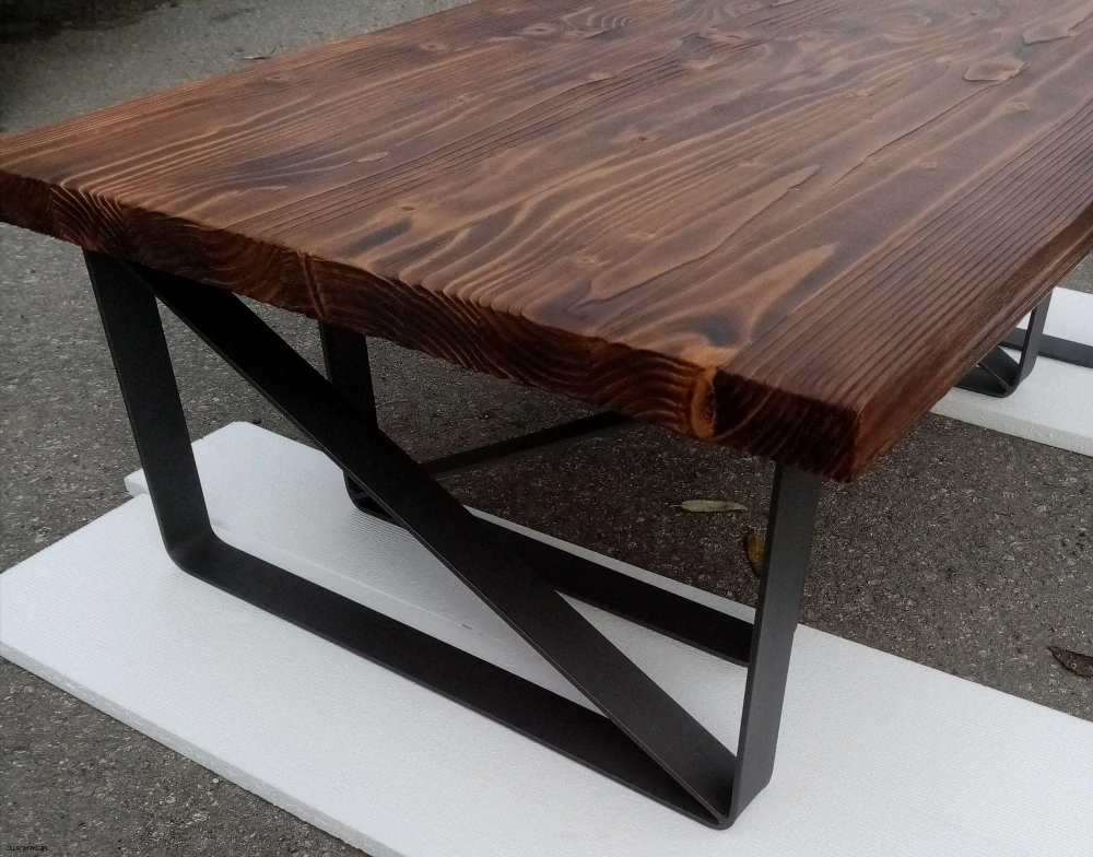 Väčší konferenčný stolík 100 × 60 cm zošikma