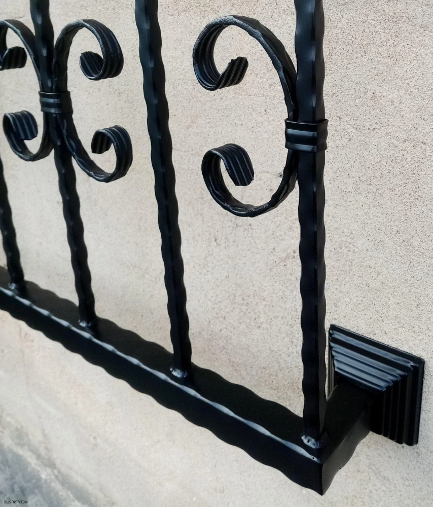 Detail ornamentov a zvarov ozdobného zábradlia